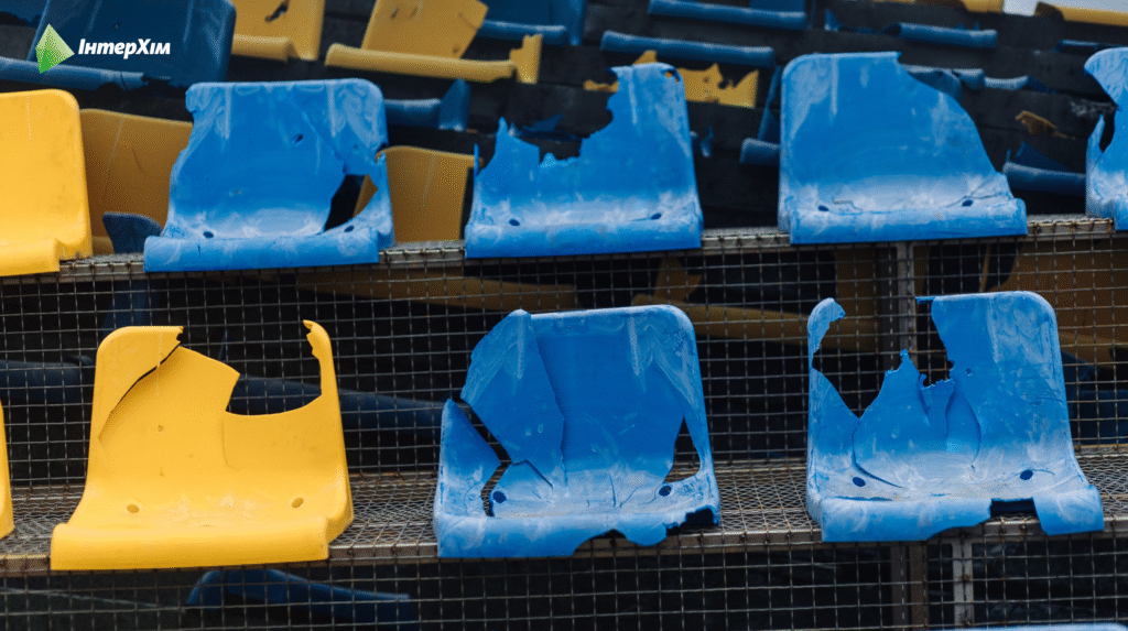 Трибуна зруйнованого стадіону Сонячний, експонована коштом ІнтерХім